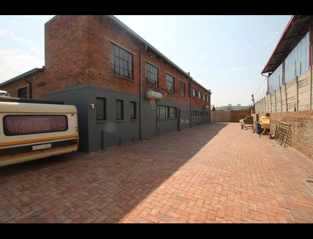 1,683M² FACTORY FOR SALE IN SEBENZA